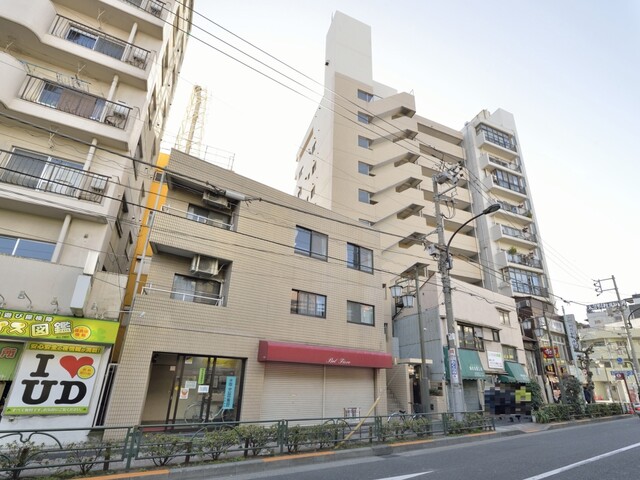 ラミアール鶯谷駅前